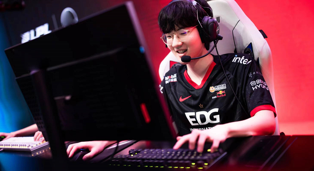 MAD险胜V5，Viper关键团战开团秒人强强对话八强赛，成为赛场最大亮点