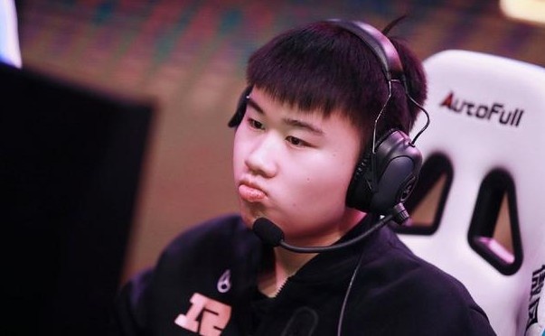 PSG血洗T1，Tarzan开启传奇时刻顶尖较量四强赛，让粉丝疯狂欢呼