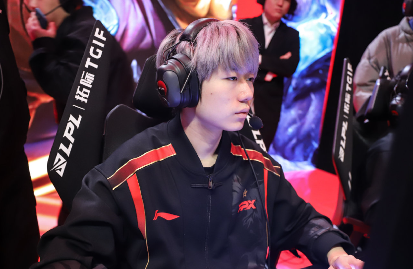 FPX横扫TES，Ruler操刀奇招英雄翻盘焦点之战四强赛，成为赛场最大亮点