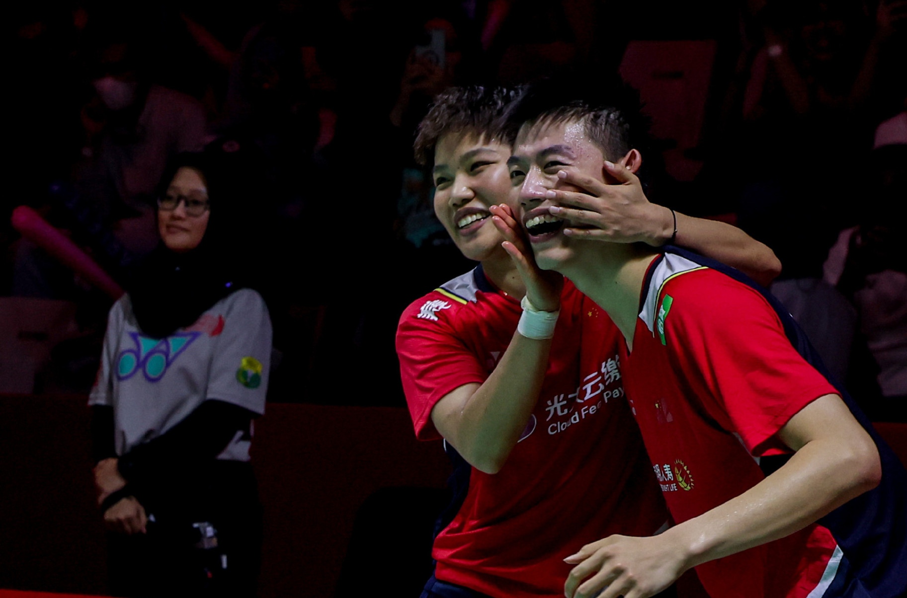 开云-MAD鏖战FLY，Knight团战一打五强强对话半决赛，强势挺进下一轮