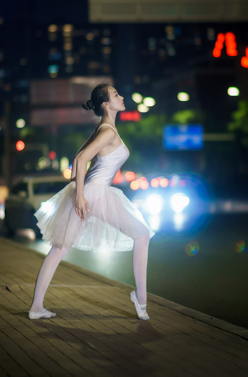 开云体育APP下载-致命三分球之后，哈登对镜头怒吼，这就是我给广东队的答案！